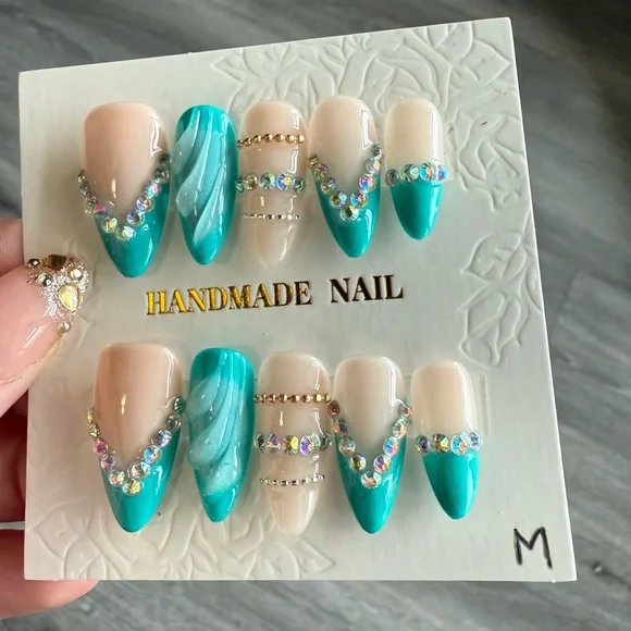Handmade Teal & Nude Crystal V-Shape Press-On Nails - Picture 3 of 3